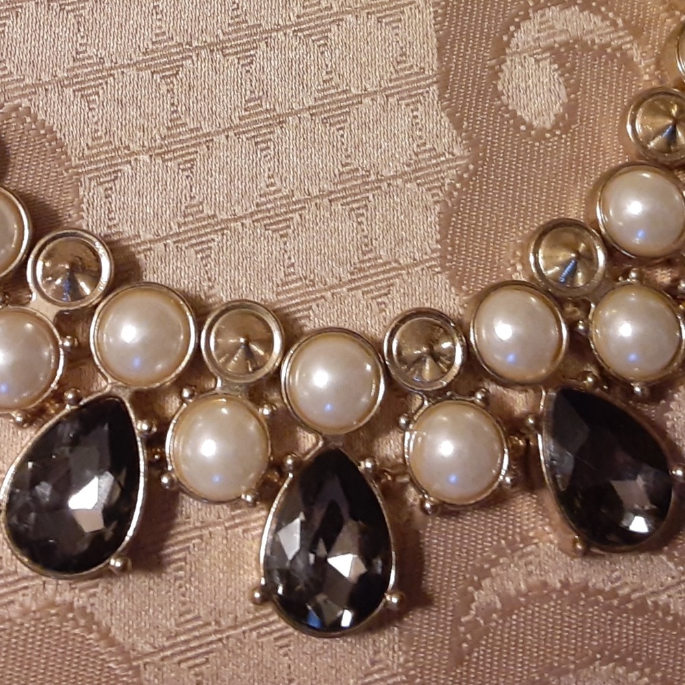 Smoky Blue & Faux Pearl Statement Necklace - Picture 3 of 6